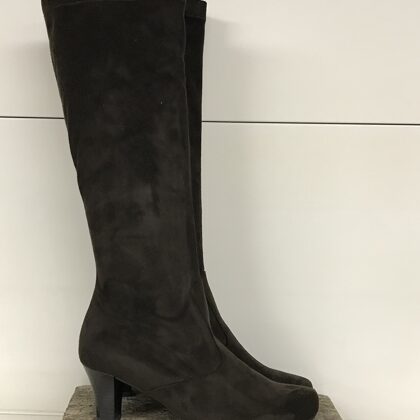 3166918 Sammt elastic bruin  -  37,5  € 75,-