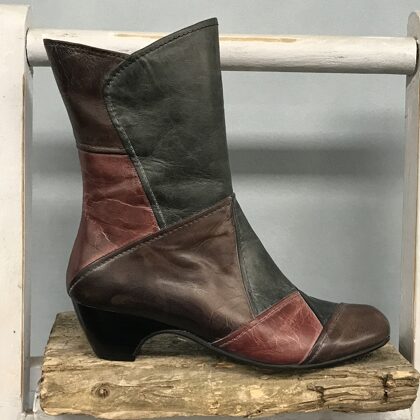 ELIA Whit multicolour (G)  -  37  € 60,-