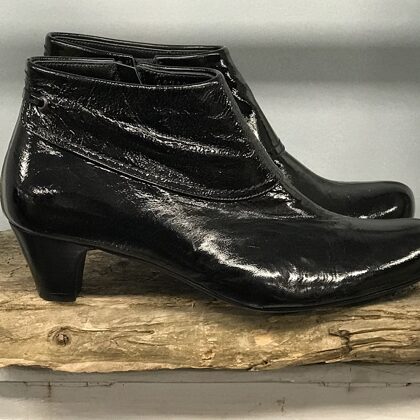 Elisa kreuklak zwart (G)  -  39  € 60,-
