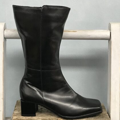 Lyon zwart  -  37  € 50,-