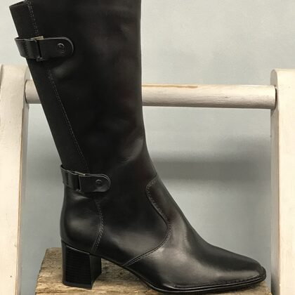 Parana zwart  -  40 (G)  € 60,-