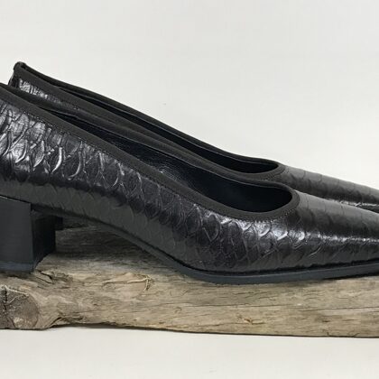 10025 Lucilla  -  37,5 (G)  € 50,-