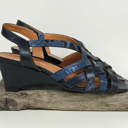 05071 Sally  - 38  € 40,-