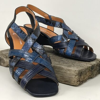 05071 Sally  - 38  € 40,-