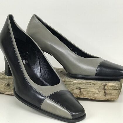 30577 Dolly  -  40 (F½)  € 50,-