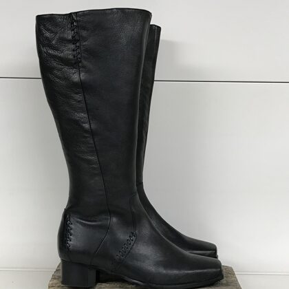 5805015 zwart  -  37 (H)  € 70,-