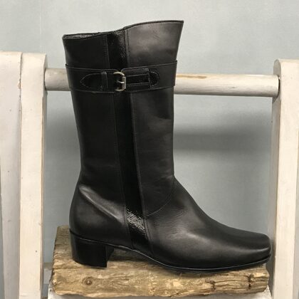 Elena G  -  40    € 60,-