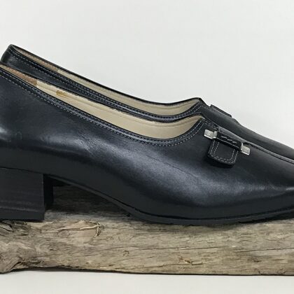 0303340 Evelyn J  - 36,5 (G)  € 50,- zwart