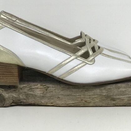303350 Evelyn J  -  36,5 (G)  € 50,-