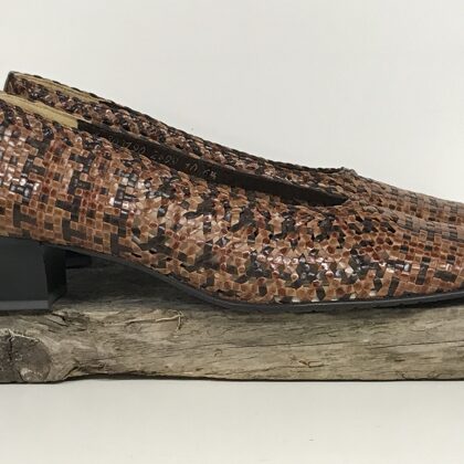 303190 Elena G  -  36,5 (G)  € 45,-
