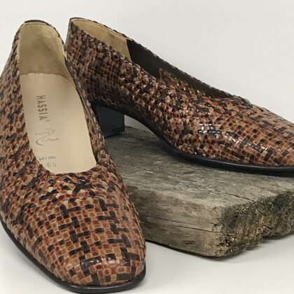 303190 Elena G  -  36,5 (G)  € 45,-