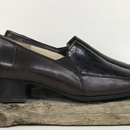 8303750 Evelyn J  -  37 (G)  € 50,-