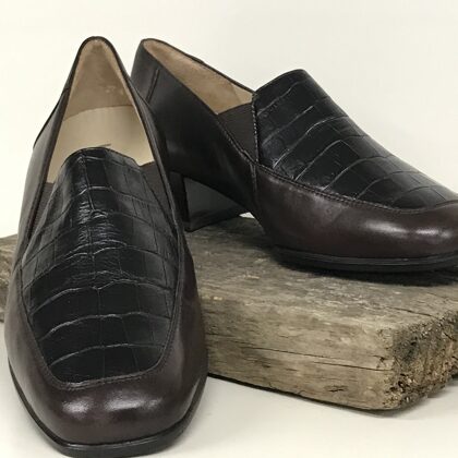 8303750 Evelyn J  -  37 (G)  € 50,-