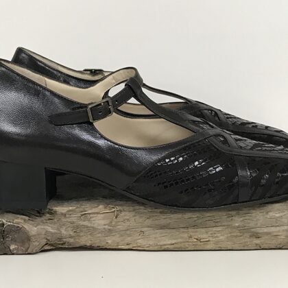 4303375 Evelyn J  - 38 (G)  € 50,-