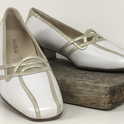 303350 Evelyn J  -  40 (G)  € 50,-