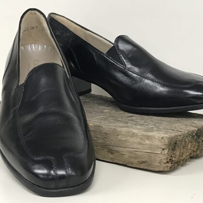 4303746  Evelyn J  -  40 (G)  € 40,-