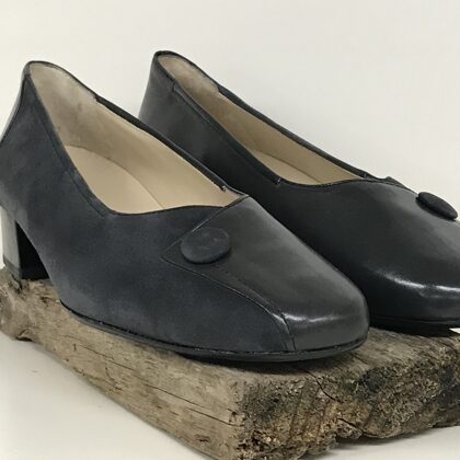 6303412 Estella K  -  40,5 (G)  € 50,-