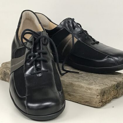 10262 zwart -  37  € 50,-
